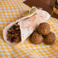 Combo: Kebab de carne   Falafel