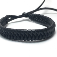 Pulsera trenzada negra