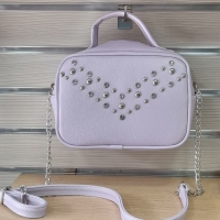 CARTERA MANOS LIBRES CON HERMOSO DISEñO EN TACHES , COLOR : LILA