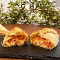 EMPANADA NAPOLITANA. MíNIMO 6 UNIDADES