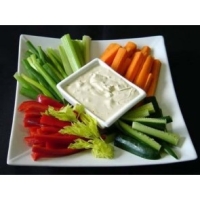 CRUDITES DE HORTALIZAS CON HUMUS O CREMA DE QUESO