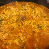 ARROZ CALDOSO AL CARBóN DE VERDURAS, POLLO Y SETAS