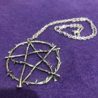 COLGANTE AMULETO PENTáCULO