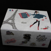 Caja de madera con decoración París