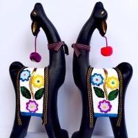 PAREJA DE VICUÑITAS ESTILIZADAS