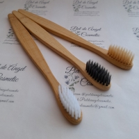 Cepillos de dientes de bambú