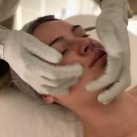 Bono 4 sesiones tratamiento facial reafirmante con guantes de plata