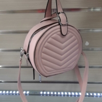 BANDOLERA COLOR : ROSA , HERMOSO DISEñO CON LAZO PARA USAR COMO MANOS LIBRES.